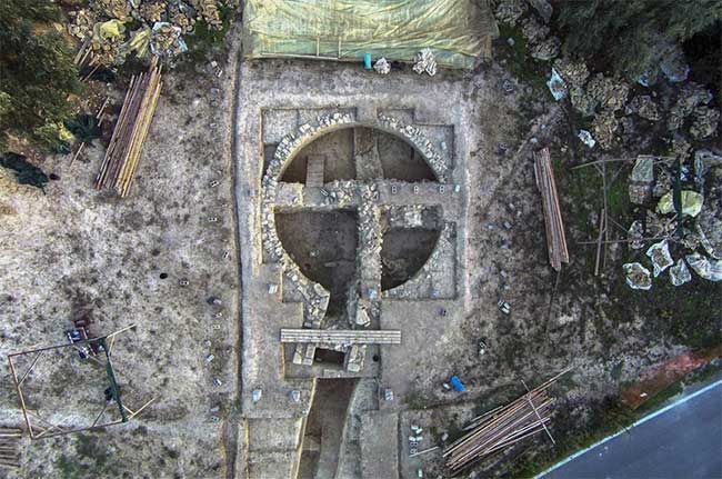Hy Lạp khám phá ra 2 ngôi mộ cổ 3.500 năm tuổi