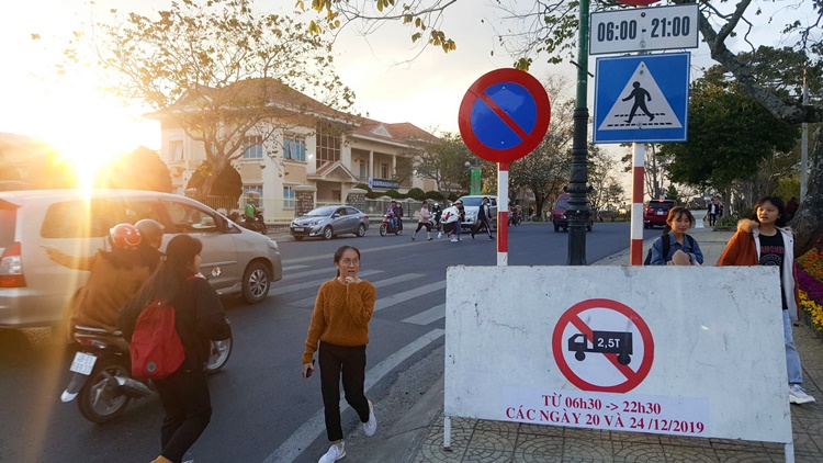 Xe từ 2,5 tấn trở lên sẽ bị cấm di chuyển vào một số tuyến đường để phục vụ Festival Hoa năm 2019