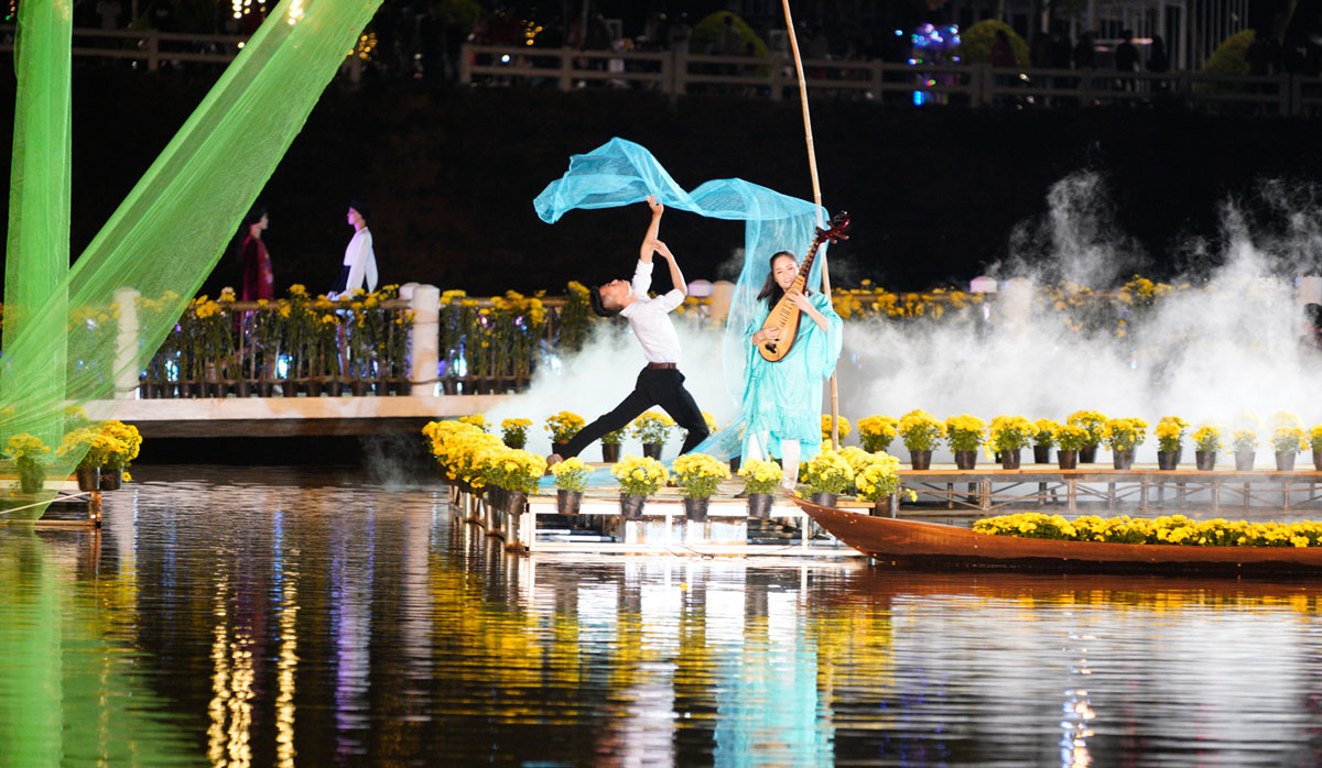 Sân khấu nổi trên hồ Đồng Nai Thượng