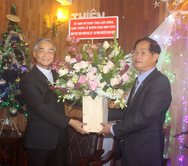 Đoàn Ban Thường trực Ủy ban MTTQ tỉnh Lâm Đồng và các tổ chức tôn giáo thăm và chúc mừng Tòa Giám mục Đà Lạt nhân dịp Lễ Giáng sinh 2019