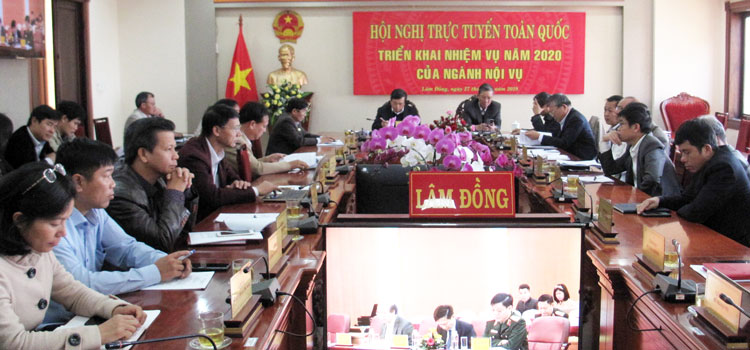 Đồng chí Đoàn Văn Việt - Chủ tịch UBND tỉnh chủ trì hội nghị tại điểm cầu Lâm Đồng về trực tuyến triển khai nhiệm vụ của ngành Nội vụ