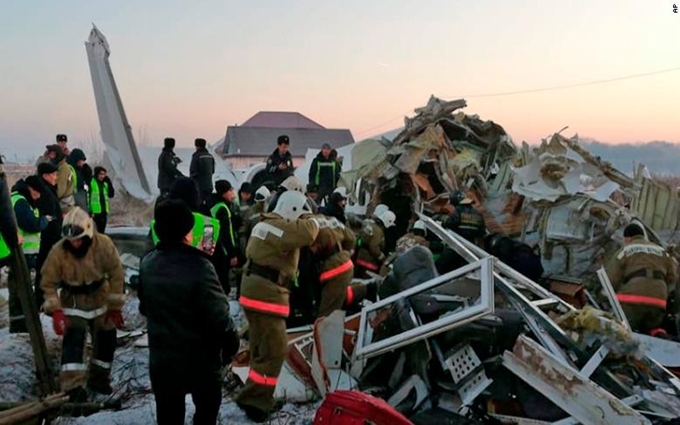 Rơi máy bay tại Kazakhstan: 12 người thiệt mạng, có người sống sót