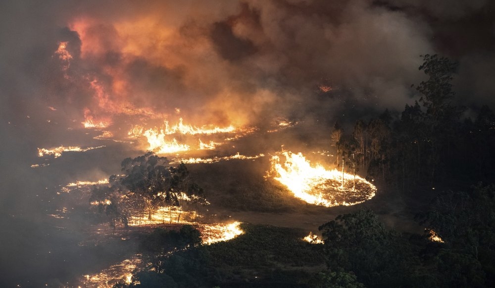 Australia triển khai tàu hải quân giải cứu hàng nghìn người mắc kẹt vì cháy rừng