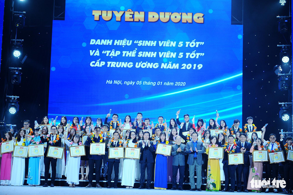 359 gương học sinh, sinh viên nhận giải thưởng "Sinh viên 5 tốt", "Sao tháng Giêng" năm học 2018 - 2019