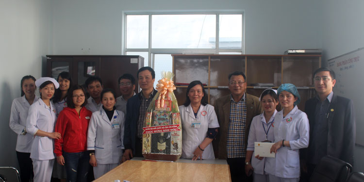 Đoàn ĐBQH đơn vị tỉnh Lâm Đồng tặng quà và chúc tết, động viên đội ngũ y bác sĩ, nhân viên tại Khoa Nội II – Bệnh viện Đa khoa Lâm Đồng