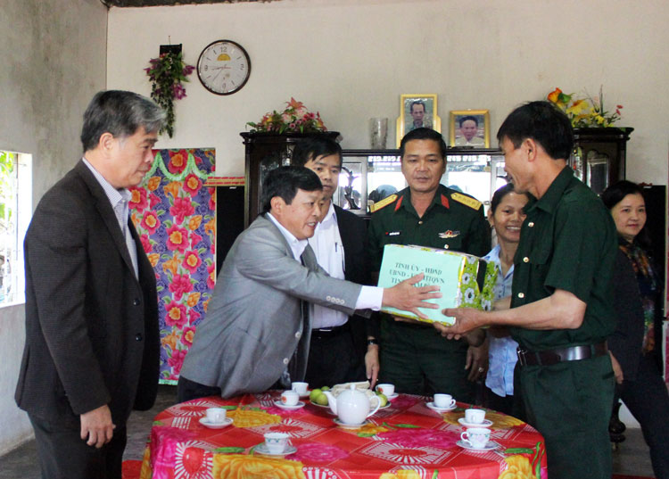 Chủ tịch UBND tỉnh Lâm Đồng thăm, tặng quà nhân dịp tết Nguyên đán Canh Tý 2020 tại Di Linh, Đức Trọng