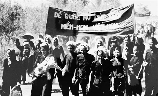 Đồng bào tỉnh Bến Tre mít-tinh hoan nghênh Đại hội lần thứ nhất Mặt trận Dân tộc giải phóng miền Nam Việt Nam năm 1960 - Ảnh tư liệu TTXVN