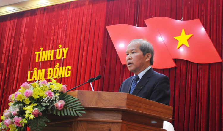 Bí thư Tỉnh ủy Lâm Đồng Nguyễn Xuân Tiến phát biểu tại buổi gặp mặt các đồng chí nguyên lãnh đạo tỉnh