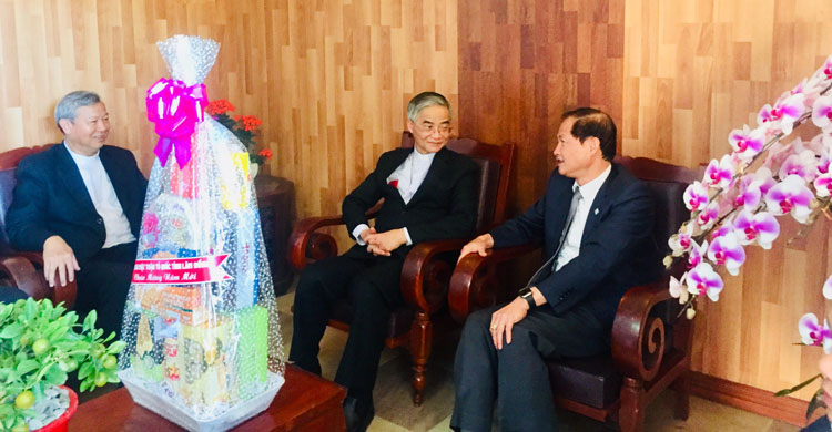 Ban Thường trực Ủy Ban MTTQ Việt Nam tỉnh Lâm Đồng chúc tết Tòa Giám mục Đà Lạt