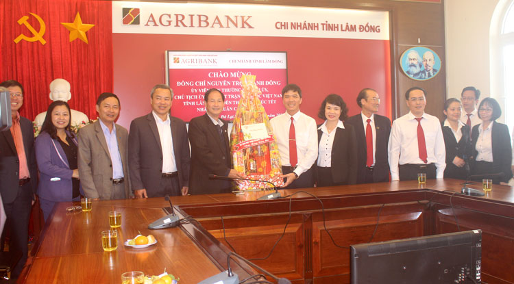 Đoàn thăm và chúc tết tập thể và Ban Giám đốc Agribank Lâm Đồng