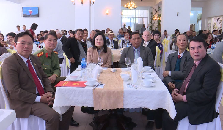 Lãnh đạo tỉnh Lâm Đồng gặp mặt kiều bào về quê ăn tết cùng thân nhân