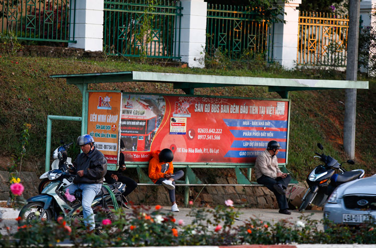 Khu vực trạm xe buýt vòng xoay Kim Cúc, nơi các đối tượng côn đồ hành hung nhóm tài xế xe ôm