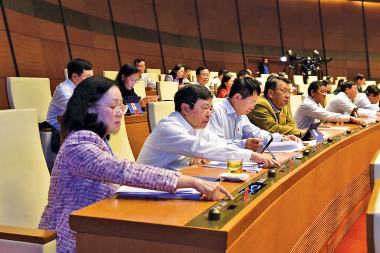 Đồng chí Trương Thị Mai - UVBCT, Bí thư Trung ương Đảng, Trưởng Ban Dân vận Trung ương, ĐBQH Lâm Đồng cùng tham gia các hoạt động tại kỳ họp thứ 8, QH khóa XIV.