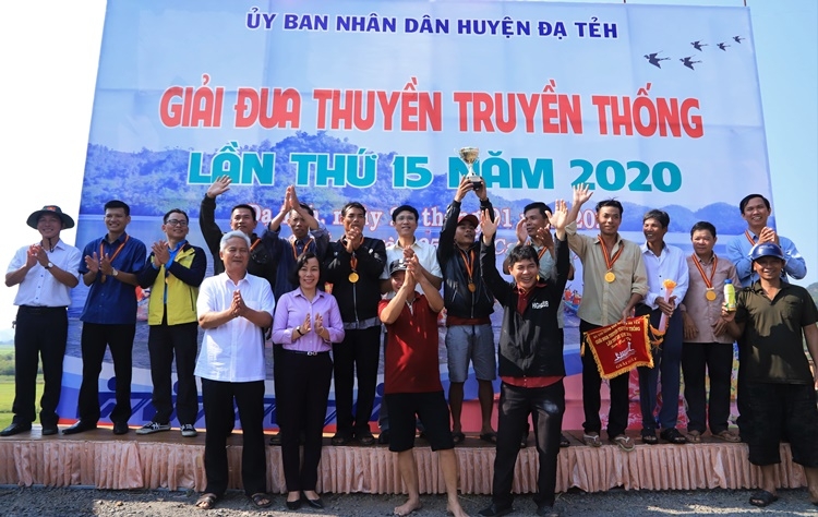  Đội đua xã An Nhơn dành vị trí thứ nhì