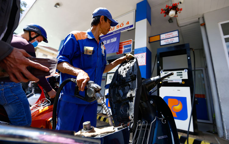 Xăng, dầu giảm giá ngày đầu năm