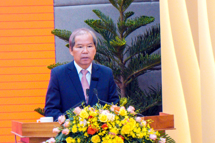 Đồng chí Nguyễn Xuân Tiến Ủy viên Trung ương Đảng - Bí thư Tỉnh ủy đọc diễn văn lễ kỷ niệm