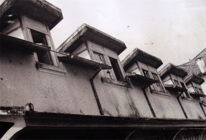 Nhà xe Khách sạn Palace (căn thứ hai từ trái sang)nơi thành lập Chi bộ Ðảng Cộng sản đầu tiên của tỉnh Lâm Ðồng (tháng 4/1930).