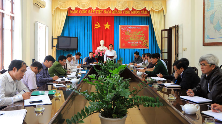 Ông Nguyễn Văn Triệu - Bí thư Thành ủy Bảo Lộc phát biểu chỉ đạo tại buổi làm việc phòng chống virus nCoV