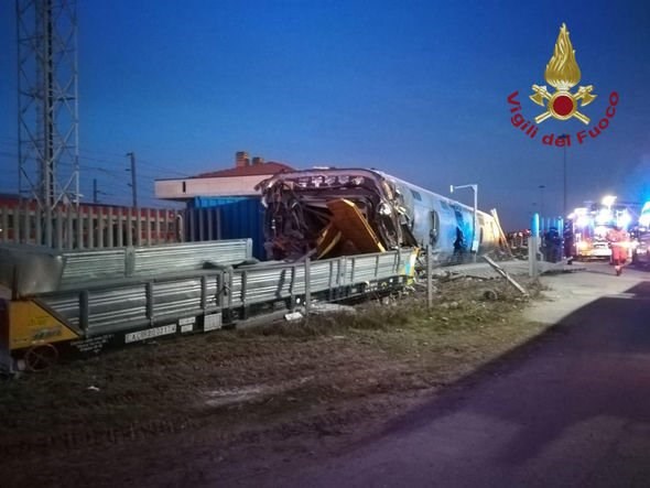 Italy: Tàu cao tốc trật bánh khỏi đường ray, gây nhiều thương vong