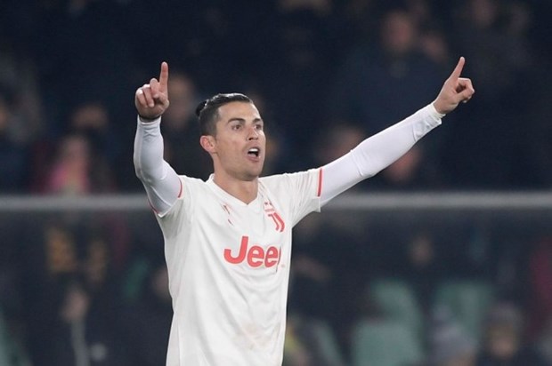 Ronaldo lập hàng loạt kỷ lục trong ngày Juventus nhận thất bại sốc