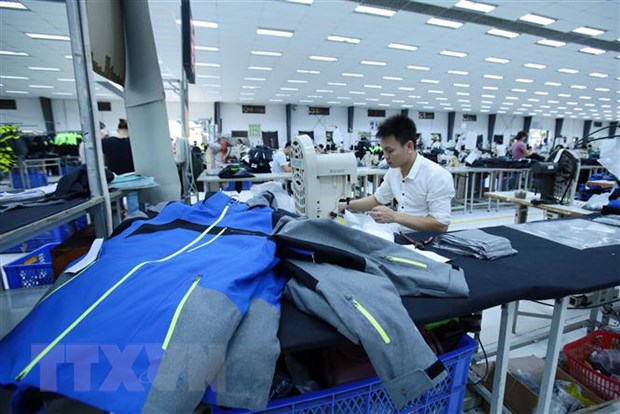Sản xuất các mặt hàng may mặc tại Công ty TNHH Kydo có vốn đầu tư Hàn Quốc tại Khu Công nghiệp Phố nối A, Hưng Yên