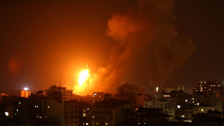 Israel tiếp tục không kích Gaza