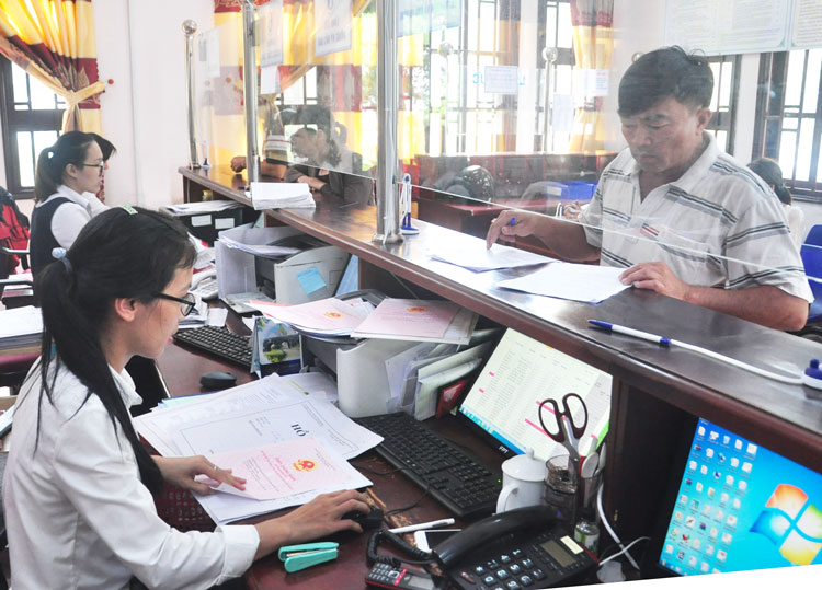 Tiếp nhận và trả kết quả TTHC tại Bộ phận một cửa UBND huyện Di Linh