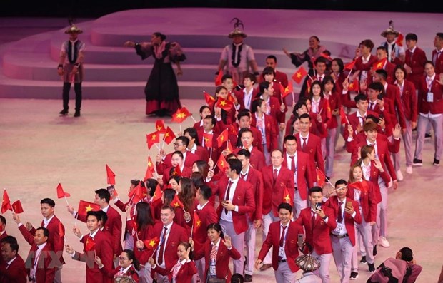 Đoàn thể thao Việt Nam diễu hành trong lễ khai mạc SEA Games 30