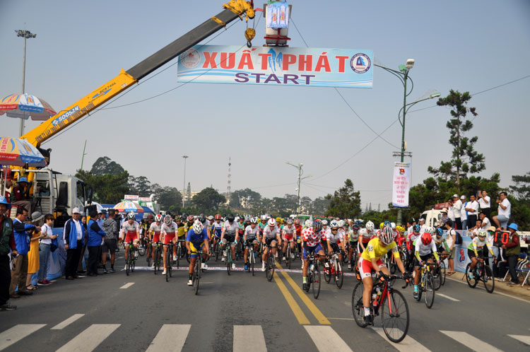 Đoàn đua xe đạp nữ quốc tế Bình Dương đến Lâm Đồng vào ngày 1/3