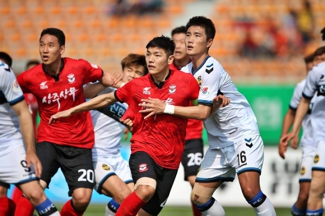 Hàn Quốc hoãn vô thời hạn K-League vì dịch Covid-19