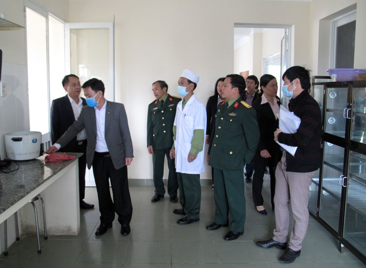 BCĐ phòng chống dịch bệnh Covid-19 tỉnh kiểm tra nhà ăn phục vụ bệnh nhân cách ly tập trung tại Nhà khách H32 - Bộ Chỉ huy quân sự tỉnh