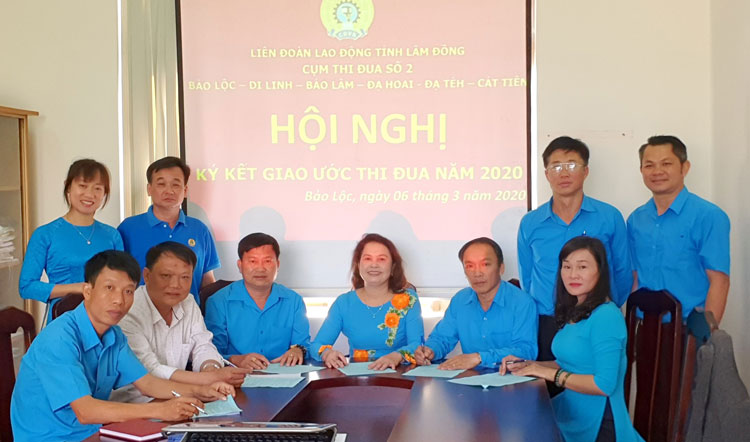 Liên đoàn Lao động các huyện và TP Bảo Lộc ký kết giao ước thi đua năm 2020