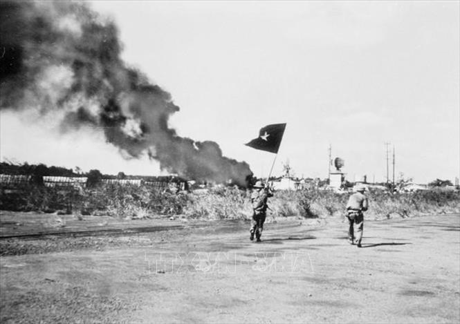 Quân giải phóng tiến vào đánh chiếm sân bay Hòa Bình ở thị xã Buôn Ma Thuột