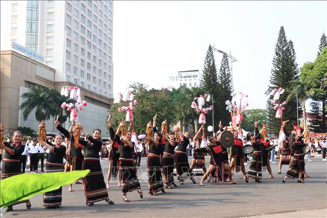 Nhân dân các dân tộc anh em tỉnh Đắk Lắk tưng bừng trong Lễ hội Cà phê Buôn Ma Thuột lần thứ 7