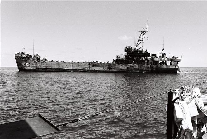   Tàu HQ-505, con tàu duy nhất không bị chìm do thuyền trưởng Vũ Huy Lễ quyết định cho tàu “ủi bãi” lên đảo Cô Lin sau khi bị tàu địch bắn cháy, trở thành cột mốc chủ quyền sống của Việt Nam. Đảo Cô Lin vì thế được giữ vững đến hôm nay. Với chiến công oanh liệt, tàu HQ-505 được Nhà nước tuyên dương Anh hùng lực lượng vũ trang nhân dân