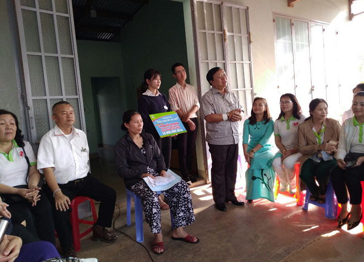 Chương trình trao học bổng cho học sinh Nguyễn Thị An Na