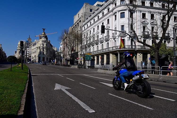 Cảnh vắng vẻ tại một con phố ở Madrid, Tây Ban Nha ngày 14/3/2020, sau khi chính quyền nước này ban bố tình trạng khẩn cấp quốc gia do dịch COVID-19