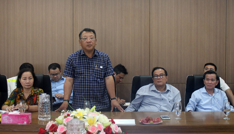   Đoàn ĐBQH và các thành viên đoàn giám sát làm việc tại Cảng Quốc tế Vĩnh Tân - Bình Thuận