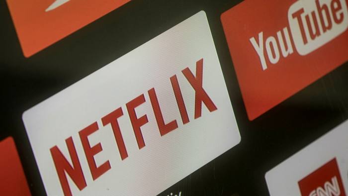 Netflix và YouTube điều chỉnh dịch vụ tại châu Âu, giảm nghẽn Internet thời bệnh.