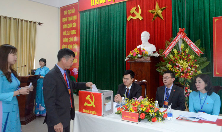 Tổ chức thành công Đại hội điểm Chi bộ cơ sở trực thuộc Đảng bộ huyện Lạc Dương