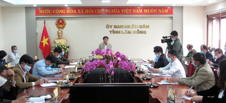 Ông Đoàn Văn Việt - Chủ tịch UBND tỉnh Lâm Đồng chủ trì cuộc họp Ban Chỉ đạo phòng chống dịch Covid-19 của tỉnh