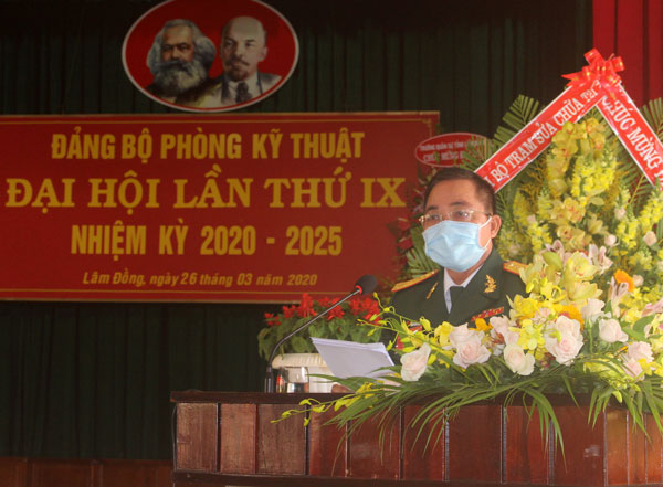Đại tá Trần Văn Khương - Chính ủy Bộ CHQS tỉnh phát biểu chỉ đạo tại đại hội điểm Đảng bộ Phòng kỹ thuật - Bộ CHQS tỉnh