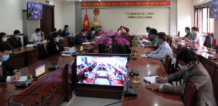 Phó Chủ tịch UBND tỉnh Lâm Đồng Phan Văn Đa chủ trì hội nghị trực tuyến phòng chống dịch Covid-19 tại đầu cầu UBND tỉnh