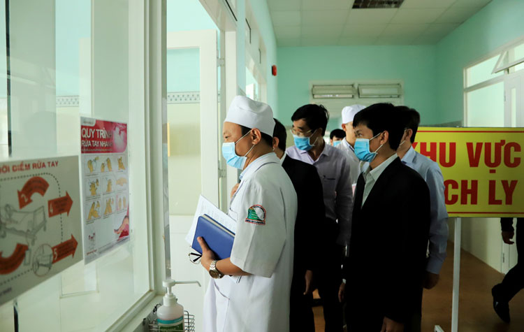 Kiểm tra khu cách ly, thu dung phòng, chống dịch bệnh Covid-19 tại Bệnh viện II Lâm Đồng