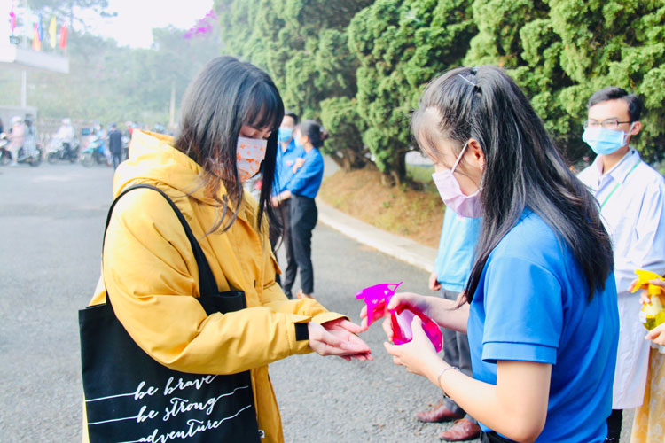 Hơn 150 sinh viên Trường Đại học Đà Lạt tham gia Đội tình nguyện phòng chống dịch Covid-19