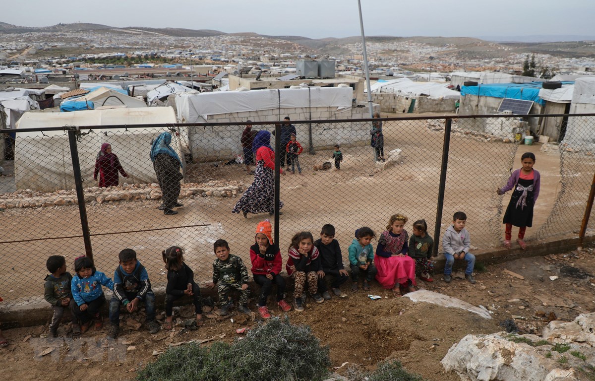 Trẻ em chơi đùa tại trại tị nạn ở Deir Hassan, tỉnh Idlib, Syria gần biên giới với Thổ Nhĩ Kỳ ngày 5/3