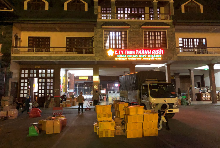 Ngưng vận chuyển hành khách, dịch vụ chuyển phát của Phương Trang và Thành Bưởi vẫn hoạt động 24/7