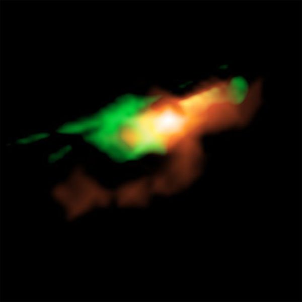 Hình ảnh cho thấy thiên hà trông sẽ như thế nào nếu gặp hiệu ứng thấu kính hấp dẫn.
