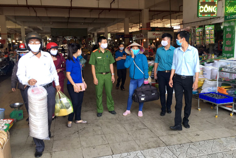 Chú trọng tuyên truyền phòng, chống dịch Covid- 19 tại Chợ trung tâm Bảo Lộc
