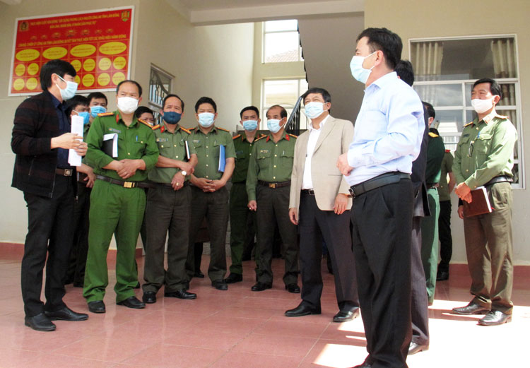 Lãnh đạo UBND tỉnh kiểm tra Trung tâm huấn luyện và bồi dưỡng nghiệp vụ Công an tỉnh Lâm Đồng chuẩn bị làm cơ sở cách ly tập trung y tế phòng dịch Covid-19